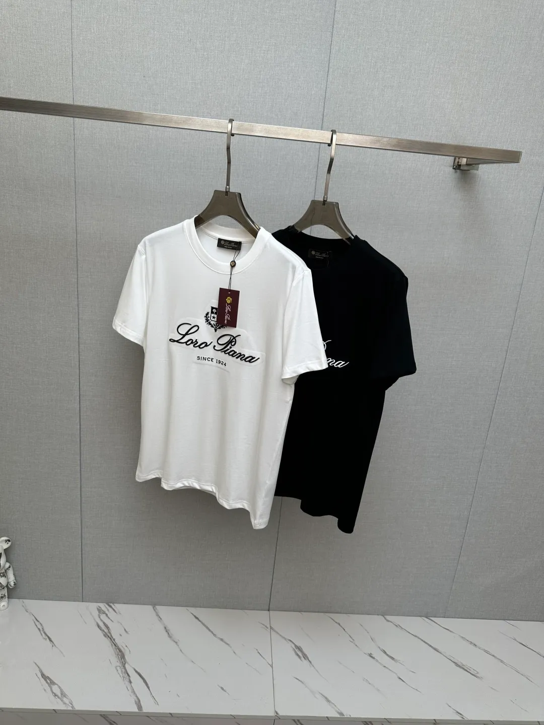 LP top quality 2026 new short sleeves! Original custom fabric, soft to the touch. Top imported private goods, fashionable design and trendy short sleeves, without losing luxury. There is no doubt about the quality. The upper body effect is awesome, luxury official website Same Style! Size M—3XL